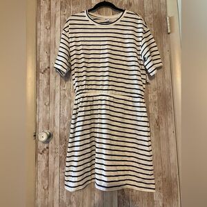 Old Navy New White and Navy Blue Striped Dress size Large New With Tags